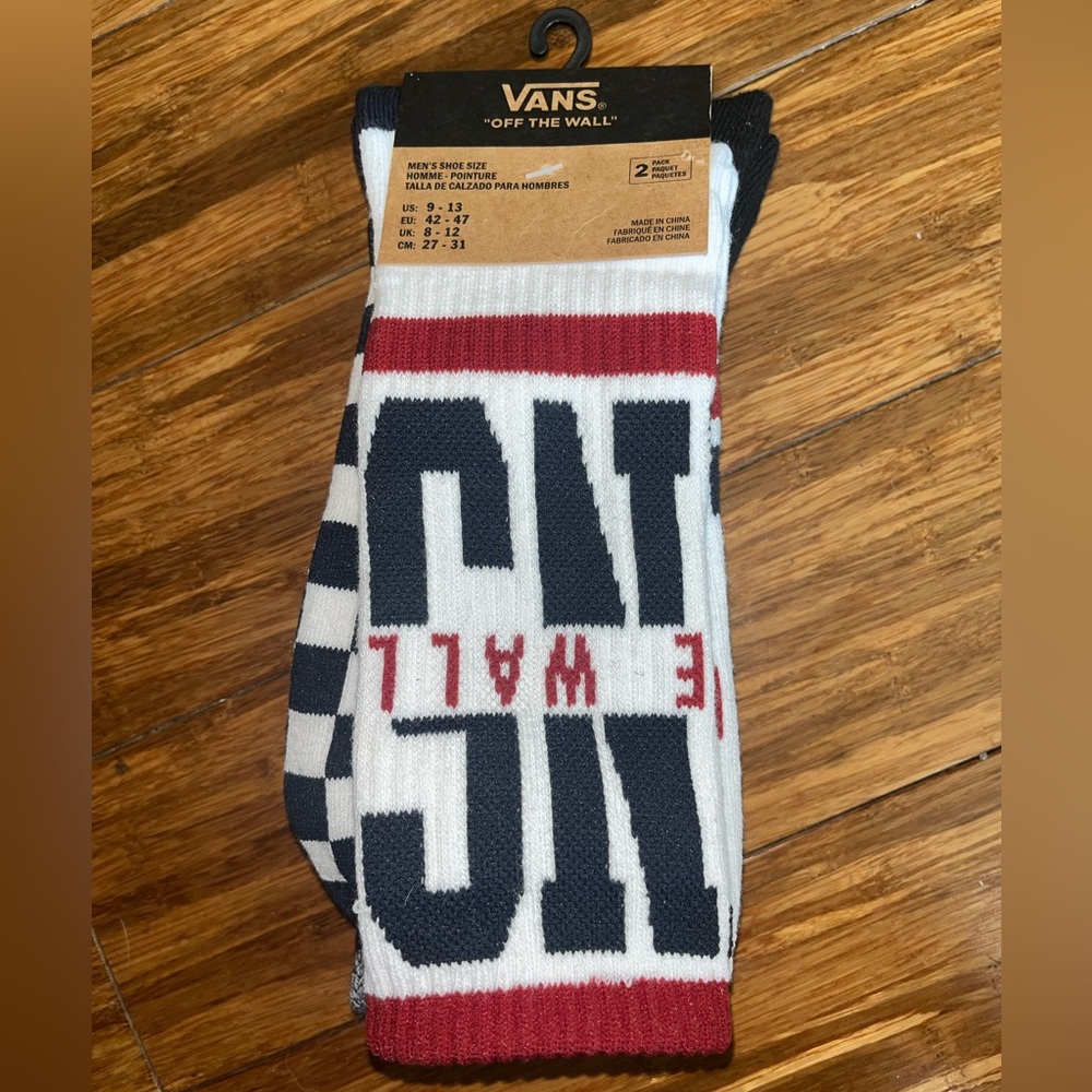 VANS Black, White & Red 2 Pair sock set Sz Men’s L shoe size 9-13 NWT